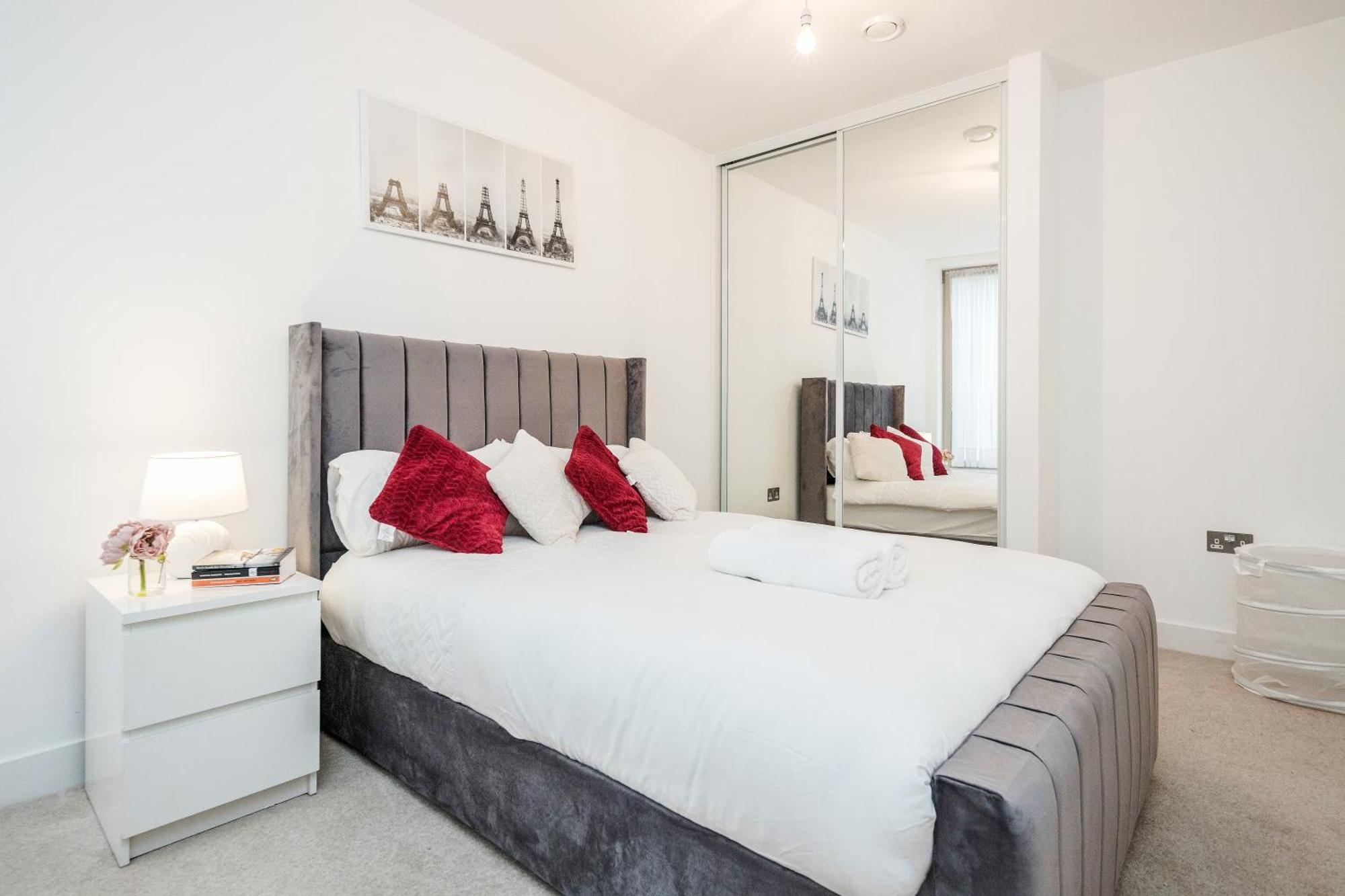 Deluxe Condo Beside 02 Arena And Central London Exterior photo